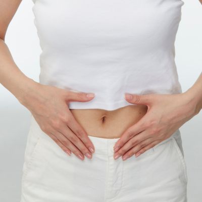 Mujer con vientre plano